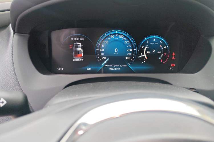 Used Jaguar XEL 2018 2.0T 200 PS First-Edition Limited Edition Odometer Close Up