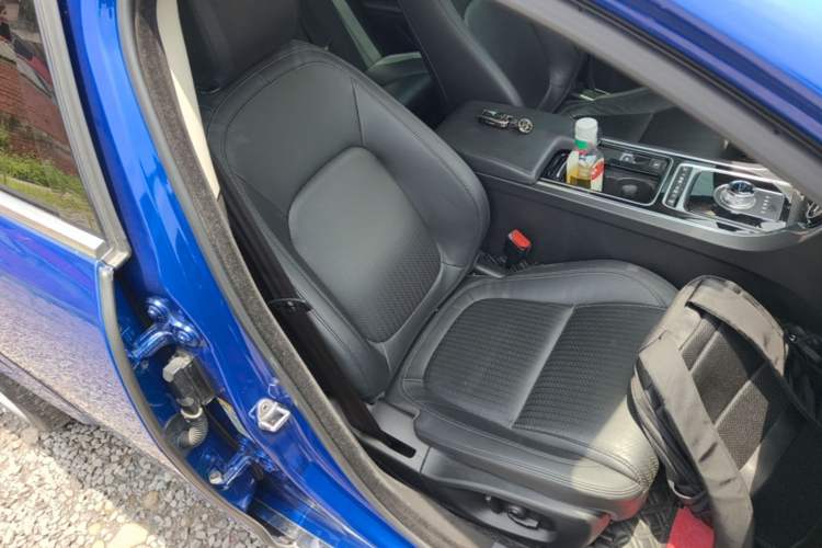 Used Jaguar XEL 2018 2.0T 250 PS Premium Edition Right Front Seat