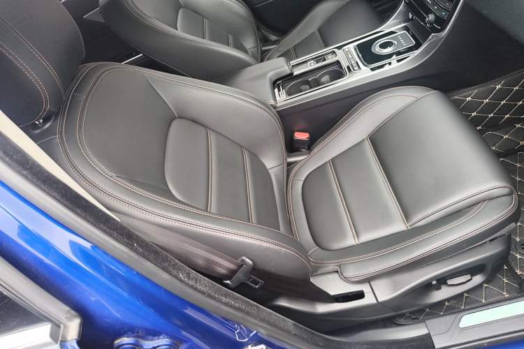 Used Jaguar XEL 2018 2.0T 250 PS Premium Edition Right Front Seat