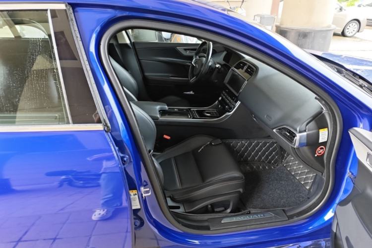 Used Jaguar XEL 2018 2.0T 200 PS Premium Edition Right Front Seat