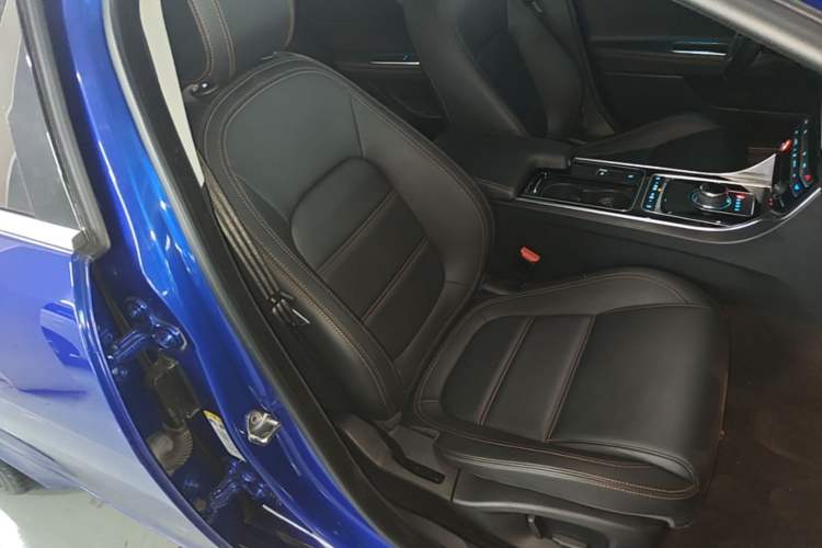 Used Jaguar XEL 2018 2.0T 200 PS Luxury Edition Right Front Seat
