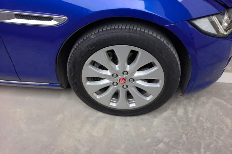 Used Jaguar XEL 2018 2.0T 200 PS Elite Edition Right Front Wheel Hub