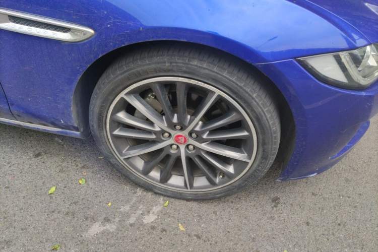 Used Jaguar XEL 2018 2.0T 200 PS Luxury Edition Right Front Wheel Hub