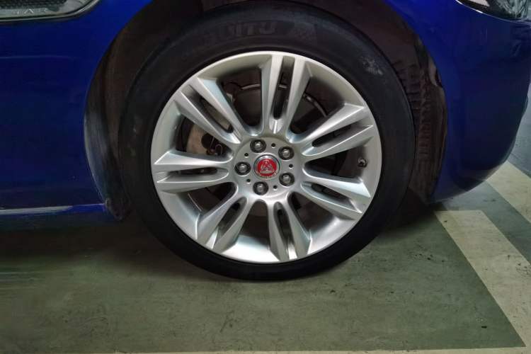 Used Jaguar XEL 2018 2.0T 200 PS Premium Edition Right Front Wheel Hub