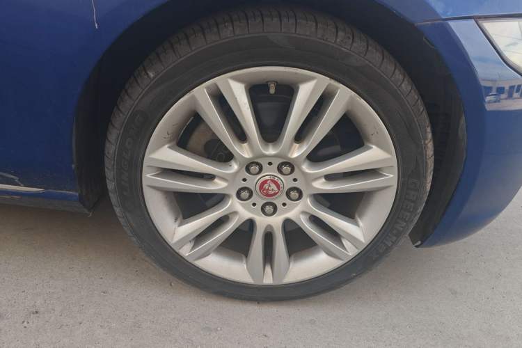 Used Jaguar XEL 2018 2.0T 200 PS Premium Edition Right Front Wheel Hub