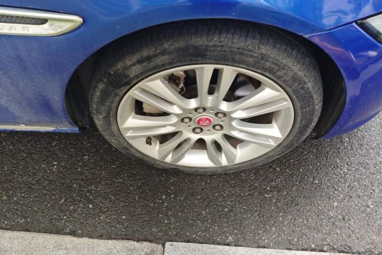 Used Jaguar XEL 2018 2.0T 200 PS Premium Edition Right Front Wheel Hub
