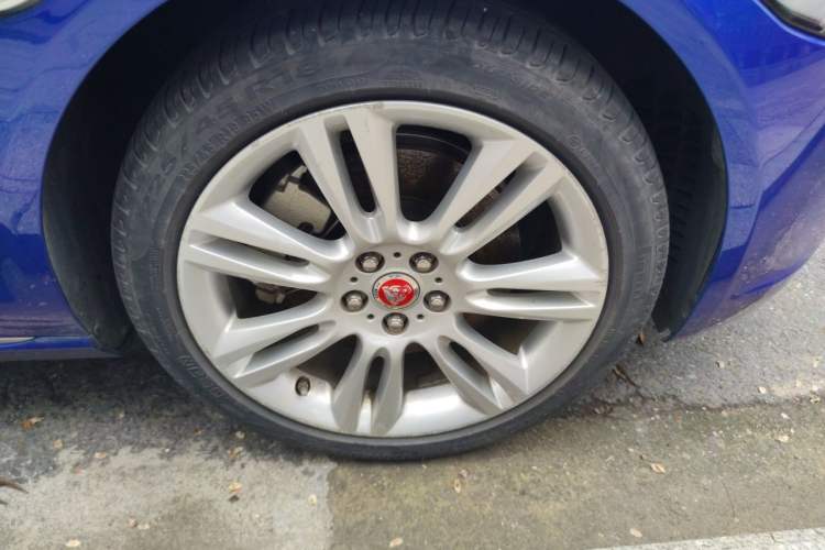 Used Jaguar XEL 2018 2.0T 200 PS Premium Edition Right Front Wheel Hub