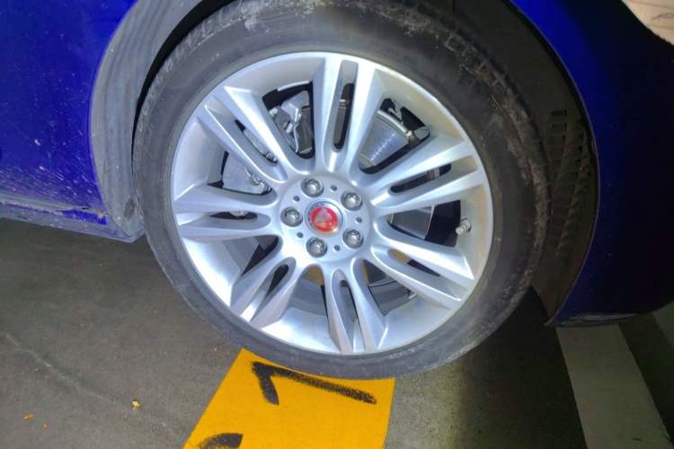 Used Jaguar XEL 2018 2.0T 200 PS Premium Edition Right Front Wheel Hub