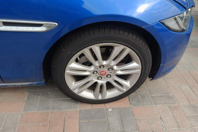 Used Jaguar XEL 2018 2.0T 200 PS Premium Edition Right Front Wheel Hub