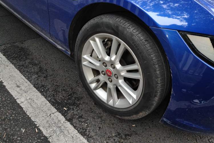 Used Jaguar XEL 2018 2.0T 200 PS LOVE Devotion Edition Right Front Wheel Hub