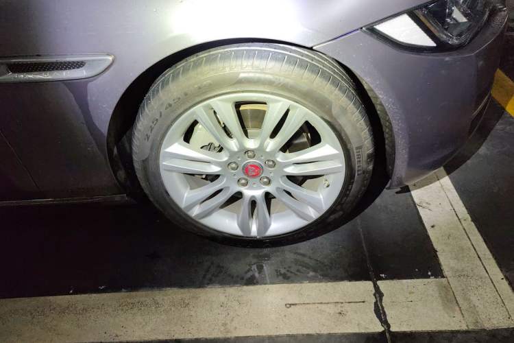Used Jaguar XEL 2018 2.0T 200 PS Premium Edition Right Front Wheel Hub