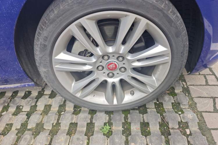 Used Jaguar XEL 2018 2.0T 200 PS Premium Edition Right Front Wheel Hub