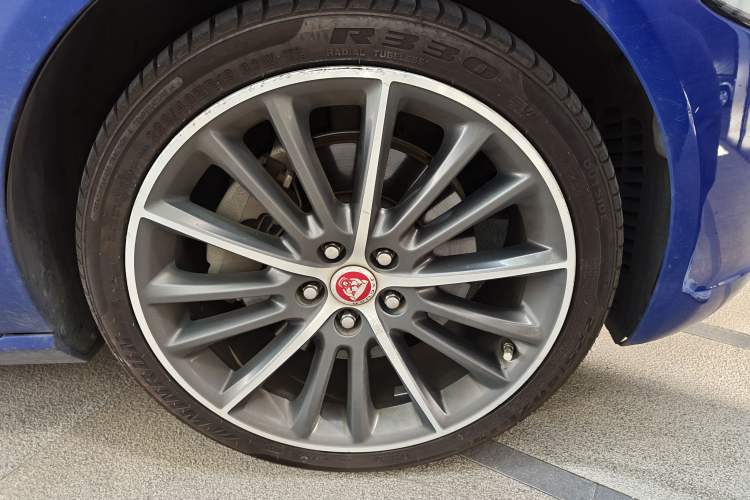 Used Jaguar XEL 2018 2.0T 200 PS First-Edition Limited Edition Right Front Wheel Hub