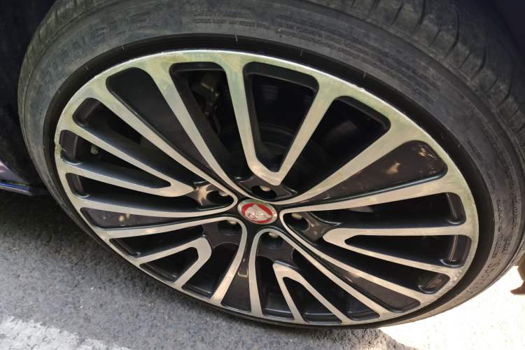Used Jaguar XEL 2018 2.0T 200 PS Premium Edition Right Front Wheel Hub
