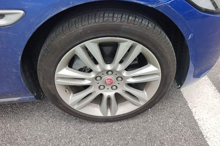 Used Jaguar XEL 2018 2.0T 200 PS Premium Edition Right Front Wheel Hub