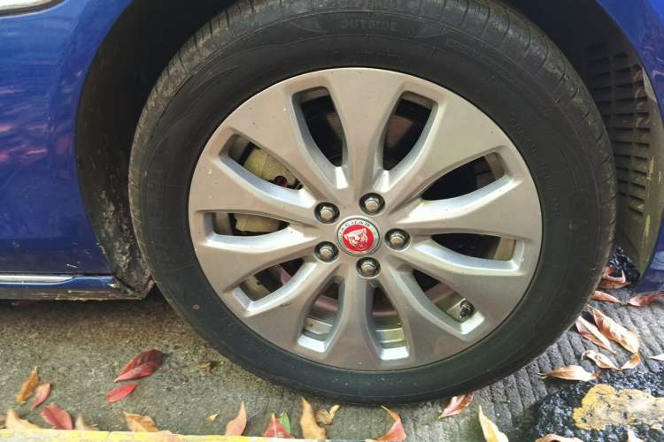 Used Jaguar XEL 2018 2.0T 200 PS Premium Edition Right Front Wheel Hub