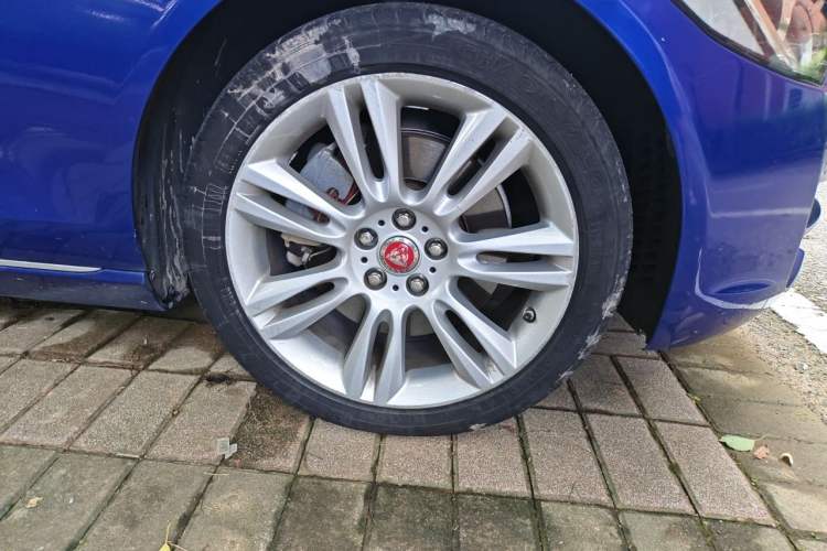 Used Jaguar XEL 2018 2.0T 250 PS Premium Edition Right Front Wheel Hub