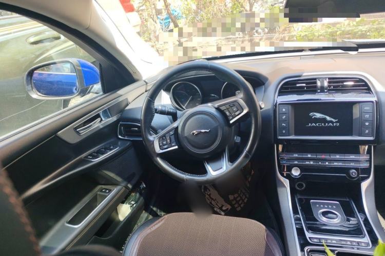 Used Jaguar XEL 2018 2.0T 200 PS Luxury Edition Steering Wheel