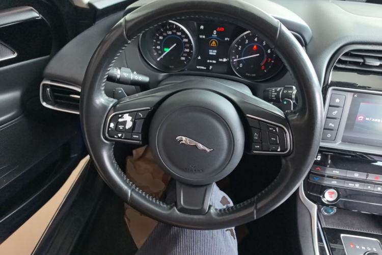 Used Jaguar XEL 2018 2.0T 200 PS Elite Edition Steering Wheel