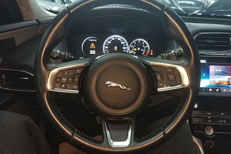 Used Jaguar XEL 2018 2.0T 200 PS Premium Edition Steering Wheel
