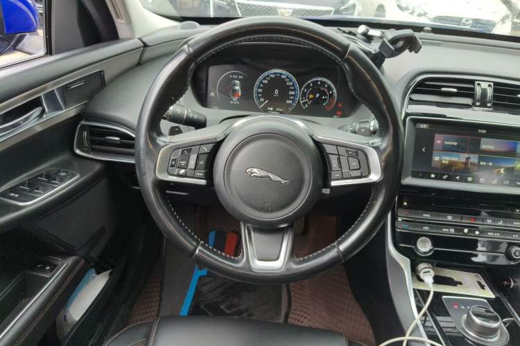 Used Jaguar XEL 2018 2.0T 200 PS Premium Edition Steering Wheel