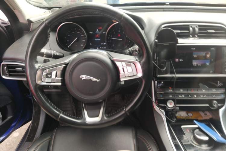 Used Jaguar XEL 2018 2.0T 200 PS Luxury Edition Steering Wheel
