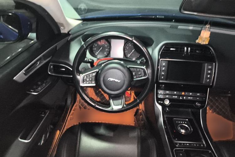 Used Jaguar XEL 2018 2.0T 200 PS Luxury Edition Steering Wheel