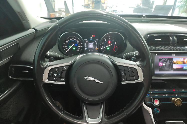 Used Jaguar XEL 2018 2.0T 200 PS Luxury Edition Steering Wheel
