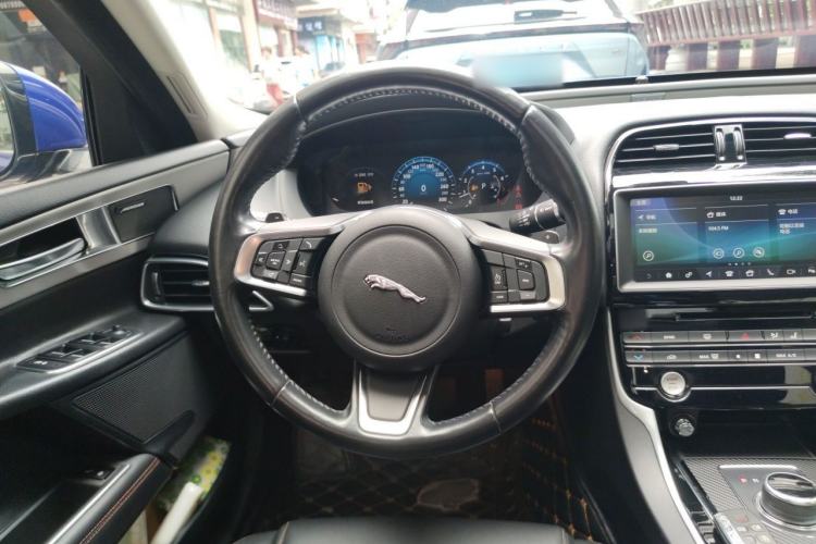Used Jaguar XEL 2018 2.0T 200 PS Premium Edition Steering Wheel