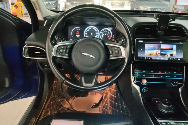 Used Jaguar XEL 2018 2.0T 200 PS Premium Edition Steering Wheel