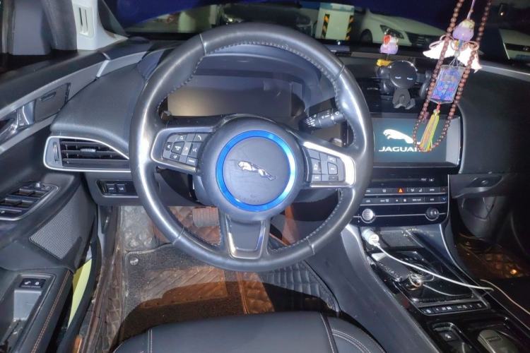 Used Jaguar XEL 2018 2.0T 200 PS Premium Edition Steering Wheel
