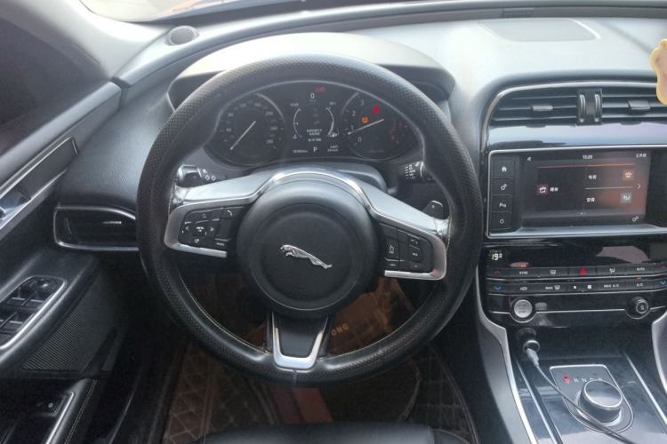 Used Jaguar XEL 2018 2.0T 200 PS Elite Edition Steering Wheel