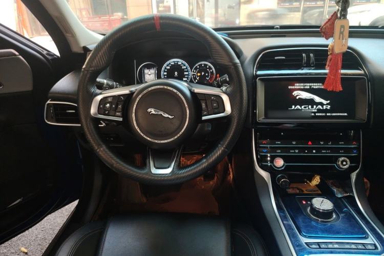 Used Jaguar XEL 2018 2.0T 200 PS Premium Edition Steering Wheel