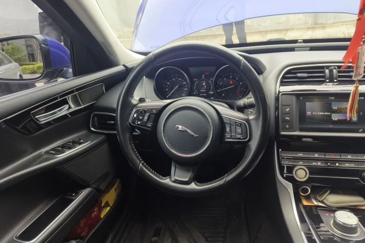 Used Jaguar XEL 2018 2.0T 200 PS Elite Edition Steering Wheel
