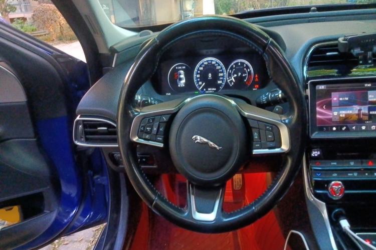 Used Jaguar XEL 2018 2.0T 200 PS Premium Edition Steering Wheel