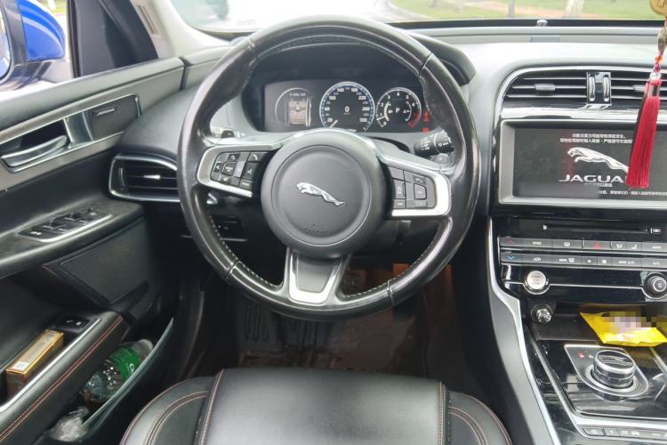 Used Jaguar XEL 2018 2.0T 200 PS Premium Edition Steering Wheel