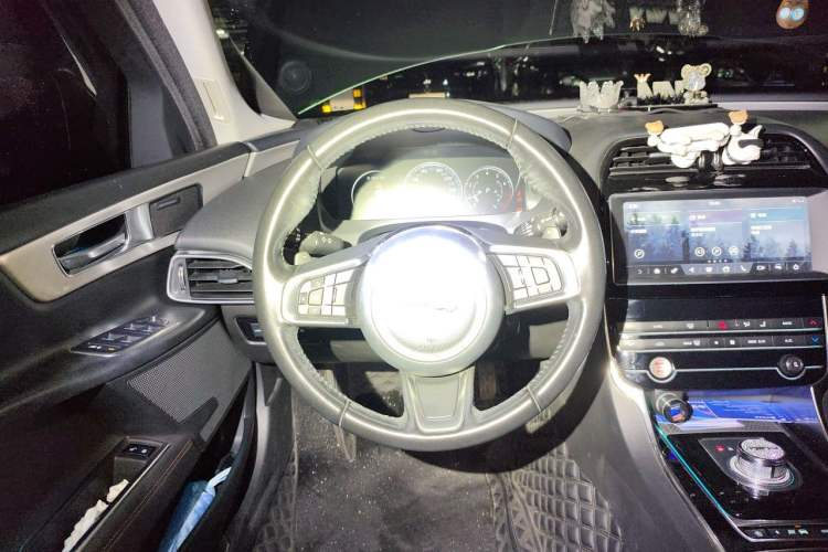 Used Jaguar XEL 2018 2.0T 200 PS Premium Edition Steering Wheel
