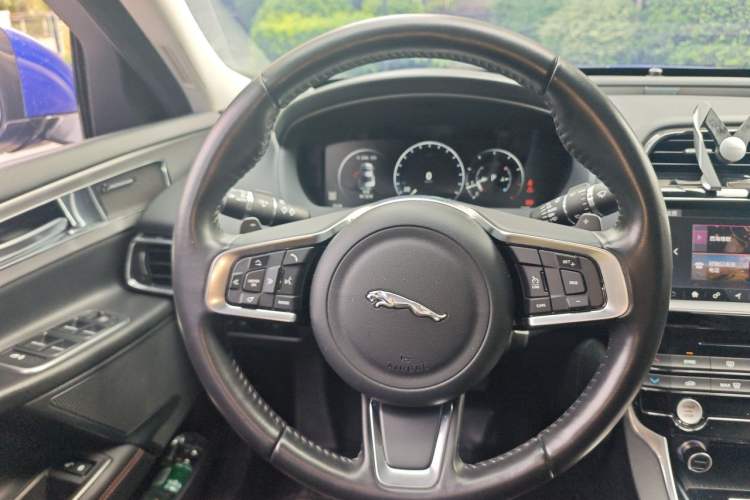 Used Jaguar XEL 2018 2.0T 200 PS Premium Edition Steering Wheel