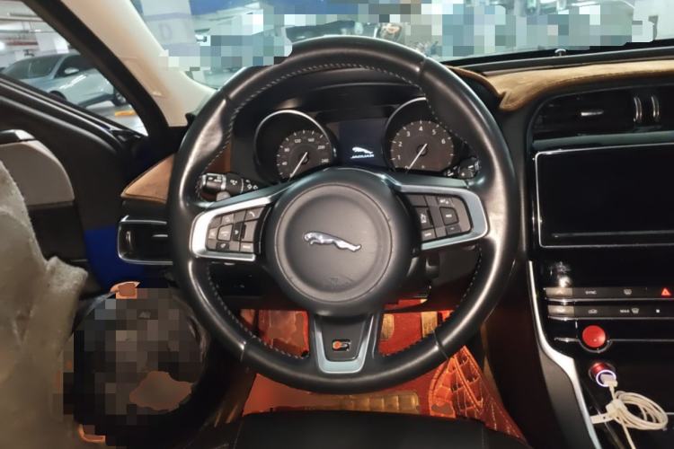 Used Jaguar XEL 2018 2.0T 200 PS Luxury Edition Steering Wheel