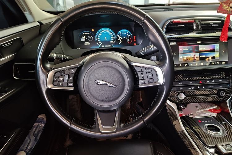 Used Jaguar XEL 2018 2.0T 200 PS First-Edition Limited Edition Steering Wheel
