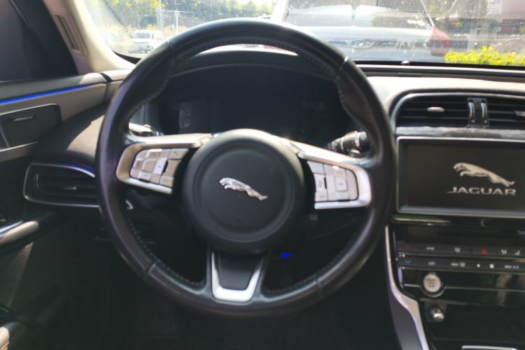 Used Jaguar XEL 2018 2.0T 200 PS Premium Edition Steering Wheel