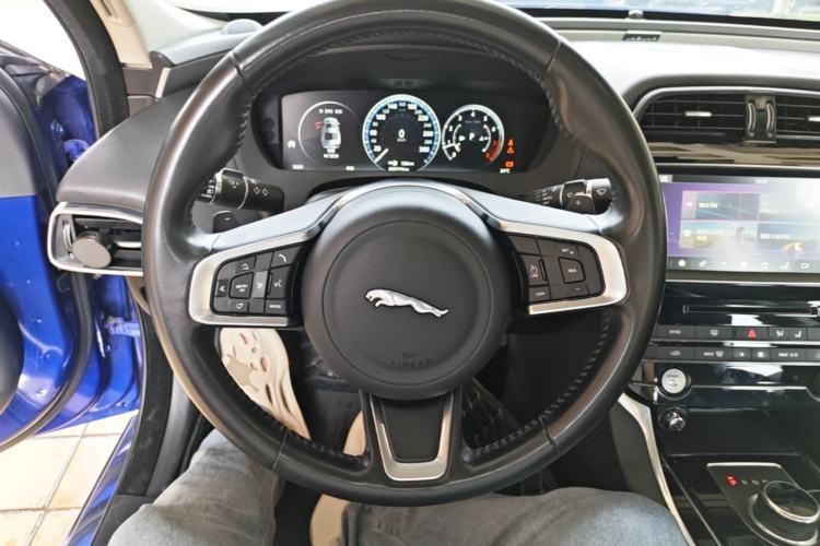Used Jaguar XEL 2018 2.0T 200 PS Premium Edition Steering Wheel