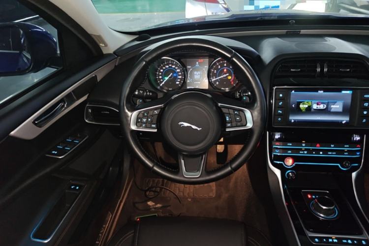 Used Jaguar XEL 2018 2.0T 200 PS Luxury Edition Steering Wheel