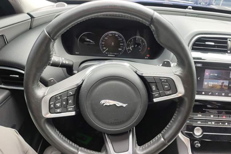 Used Jaguar XEL 2018 2.0T 200 PS Premium Edition Steering Wheel