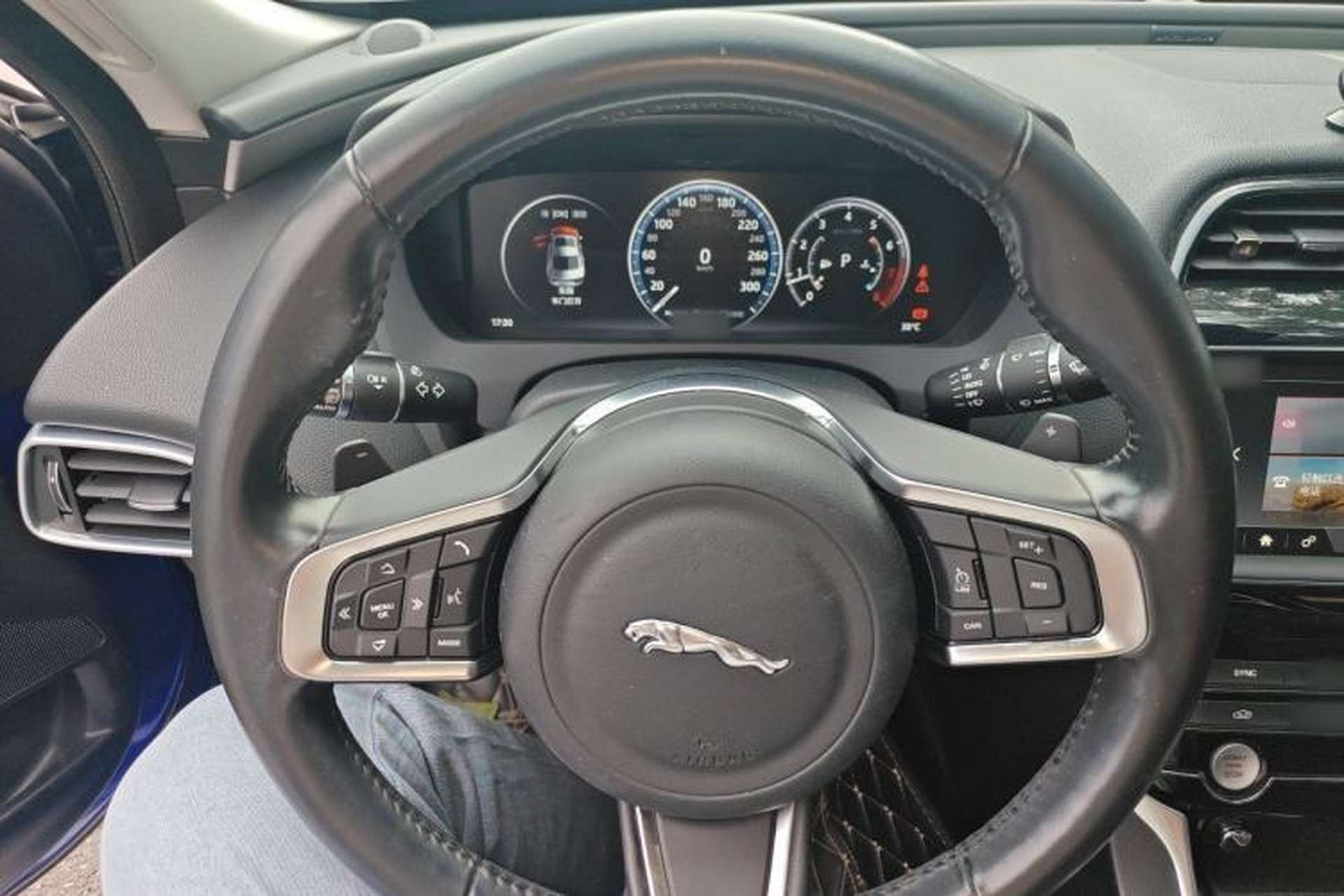 Used Jaguar XEL 2018 2.0T 200 PS Premium Edition Steering Wheel