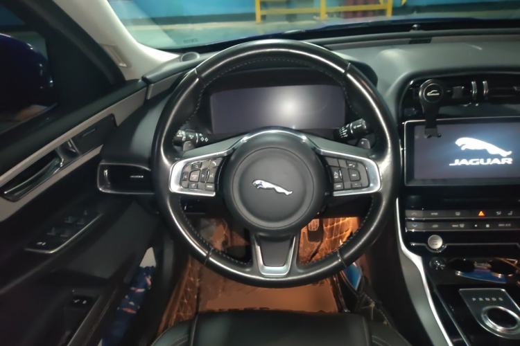 Used Jaguar XEL 2018 2.0T 200 PS Premium Edition Steering Wheel