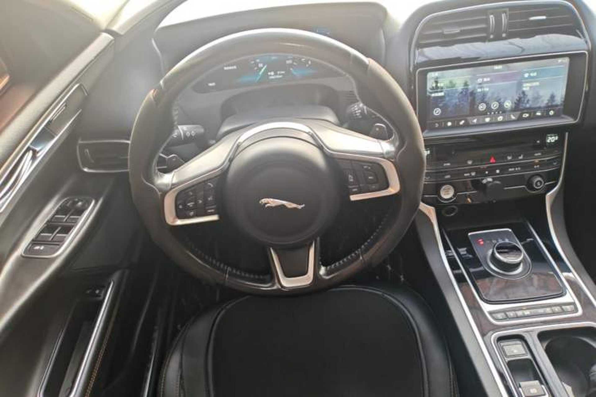 Used Jaguar XEL 2018 2.0T 200 PS Premium Edition Steering Wheel