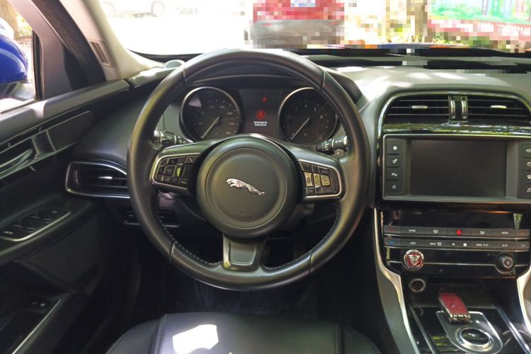 Used Jaguar XEL 2018 2.0T 200 PS Premium Edition Steering Wheel