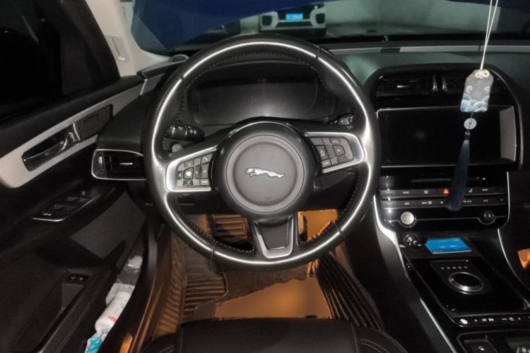 Used Jaguar XEL 2018 2.0T 200 PS Premium Edition Steering Wheel