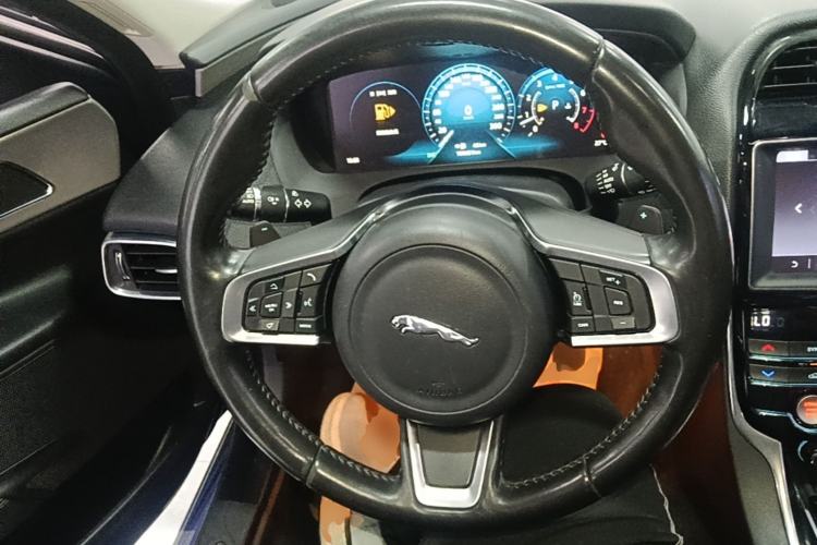 Used Jaguar XEL 2018 2.0T 200 PS Premium Edition Steering Wheel